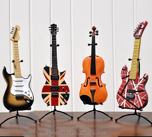 Resina europea guitarra moneda del banco pequeño artículo de regalo 2015 - Product Image 1