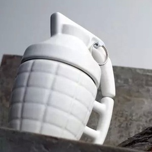 Taza de mano de cerámica, juguete - Product Image 3