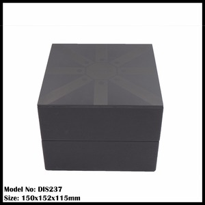 Caja de reloj de lujo para hombre con patrón de cuero y placa metálica cosida, modelo 2026 - Product Image 2