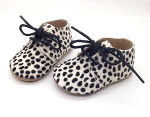 2023 mode OEM fourrure cuir à lacets bébé garçon chaussures <span class=keywords><strong>1</strong></span> an - Product Image 4