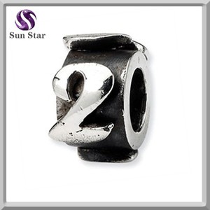 Venta al por mayor alibaba número 2 valor <span class=keywords><strong>de</strong></span> plata 925 números arábigos encantos <span class=keywords><strong>de</strong></span> <span class=keywords><strong>la</strong></span> joyería - Product Image 1