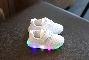 <span class=keywords><strong>Zapatillas</strong></span> Brillantes, Nueva Moda Infantil, Zapatos Casuales de Primavera, <span class=keywords><strong>Zapatillas</strong></span> con Luces LED Intermitentes, <span class=keywords><strong>Zapatillas</strong></span> Luminosas para Niños y <span class=keywords><strong>Niñas</strong></span> - Product Image 4