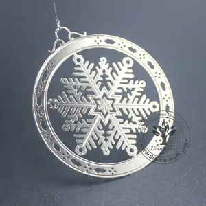 Mutlu Tatil gümüş kaplama kar tanesi kazınmış metal Noel süsleme