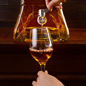 50 ml 200 ml 350 ml Usine pas cher prix tour eiffel en forme de <span class=keywords><strong>vin</strong></span> bouteille en verre bouteilles de jus avec bouchon en liège - Product Image 5