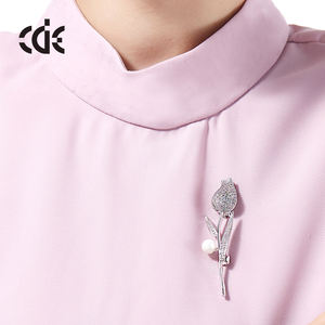 CDEファッションジュエリージルコニアホワイトラインストーンローズブローチ - Product Image 2