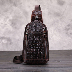 2025 nuova <span class=keywords><strong>borsa</strong></span> da uomo in <span class=keywords><strong>coccodrillo</strong></span> 3D con strato superiore in vera pelle di vacchetta zaino singolo da uomo <span class=keywords><strong>borsa</strong></span> a spalla singola - Product Image 2