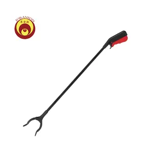 Ältere grabber reacher garbage pick stick