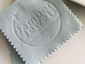 Chiffon de polissage pour bijoux en argent, professionnel, en microfibre, emballé dans une enveloppe en papier, avec logo en relief - Product Image 5