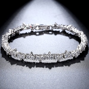 LUOTEEMI Nuovo Arrivo <span class=keywords><strong>Bracciale</strong></span> Tennis Placcato in <span class=keywords><strong>Oro</strong></span> <span class=keywords><strong>Bianco</strong></span> Rodiato con Zirconia Cubica AA Brillante per Donne - Product Image 3