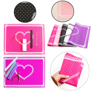 5 couleurs Clou Tapis de Table <span class=keywords><strong>En</strong></span> <span class=keywords><strong>Silicone</strong></span> De Forme De Coeur Pliable Lavable tapis <span class=keywords><strong>tampon</strong></span> dissolvant pour vernis à ongles - Product Image 4