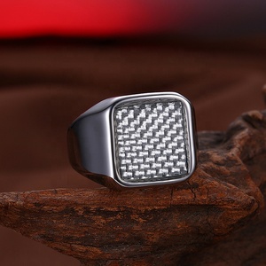 Eenvoudige Mode Mannen Ring Sieraden Carbon Ring 18K Vergulde Rvs Ring Gift - Product Image 6