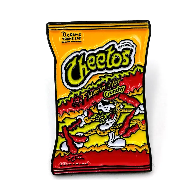 नई प्रकार Cheetos पैकेज आकार रंगे काले कस्टम मुलायम तामचीनी अंचल धातु पिन बिल्ला निर्माण