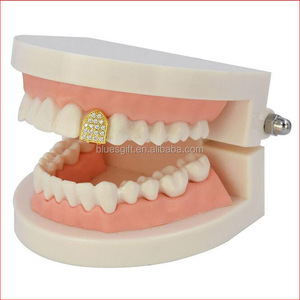 Blues 18K Plaqué <span class=keywords><strong>Or</strong></span> Unique Grillz Glacé CZ Cubique Zircone Dents Supérieures Bling <span class=keywords><strong>Dent</strong></span> Grillz pour <span class=keywords><strong>Rappeur</strong></span> Corps Bijoux - Product Image 2