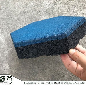 Chine <span class=keywords><strong>prix</strong></span> d'usine hexagone en caoutchouc pavé briques pour extérieur jardin voie aire de jeux allées cheval stable - Product Image 5