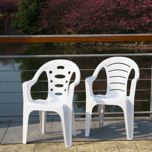 Chaise monoculaire en résine pp empilable, mobilier de jardin d'extérieur, patio, en plastique, blanc, avec accoudoirs, bon marché, chinois, blanc, livraison gratuite - Product Image 1