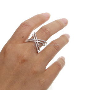 Anello a Doppia Croce Infinito con Micro Pavé di Zirconi Cubici di Alta Qualità - Product Image 3