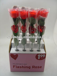 Flor Decorativa con Luces LED, Rosa Roja de Plástico para Regalos de San Valentín - Product Image 4