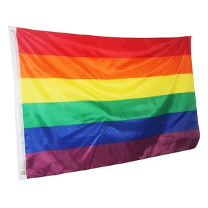 LGBTQ Arco Iris <span class=keywords><strong>Gay</strong></span> Pride Flag 3x5ft Hand Stick Custom Digital Printed Poliéster Seda Banners para Eventos Festivales - Product Image 1