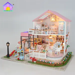 คำหวาน DIY บ้านตุ๊กตาไม้ขนาดเล็กที่มีแสงสำหรับเด็กของเล่นเพื่อการศึกษา