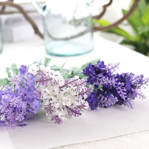 Vente en gros de fleurs artificielles murales de <span class=keywords><strong>lavande</strong></span> de haute qualité et bon marché importées de Chine pour la décoration en vrac - Product Image 3