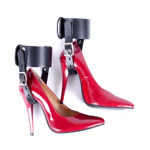 Scarpe con tacco alto in pelle cintura di bloccaggio Bondage Restraint Gear gioco per adulti strumenti bondage bloccabili