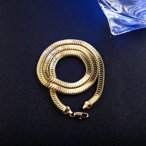 Collar de cadena a escala de hueso de serpiente para hombre y mujer, chapado en oro de 18K, collar de aleación de cobre con diseño moderno