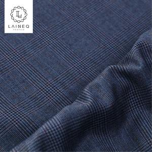 재고 있음 체크 이탈리아어 진한 파란색 소모사 100% 양모 suiting 직물 마당에 의해 - Product Image 4