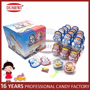 Poca Nieve Hombres Huevo Sorpresa Caramelo de Chocolate con Juguete - Product Image 1