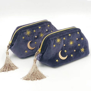 <span class=keywords><strong>Bolsa</strong></span> <span class=keywords><strong>de</strong></span> Cosméticos <span class=keywords><strong>de</strong></span> Terciopelo con Diseño Personalizado <span class=keywords><strong>de</strong></span> Estrellas y Luna, con Borla, Diseño Bordado, <span class=keywords><strong>Bolsa</strong></span> <span class=keywords><strong>de</strong></span> Cosméticos <span class=keywords><strong>de</strong></span> Moda <span class=keywords><strong>para</strong></span> <span class=keywords><strong>Niñas</strong></span> - Product Image 1