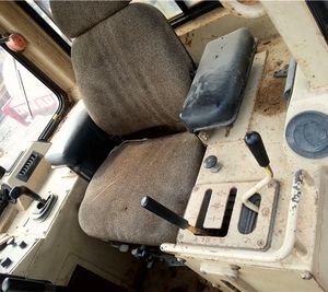 Bulldozer sobre orugas Cat D5c usado de excelente rendimiento a la venta - Product Image 3