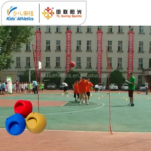 儿童旋转扔药球为孩子们体育训练
