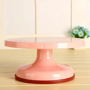 Profession eller drehbarer Kuchen-Plattenspieler, der eleganten rosa Ständer mit rutsch fester Basis verziert