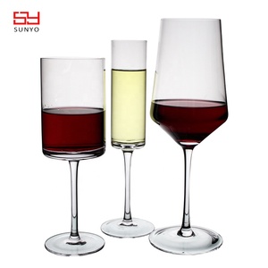 Calice da Vino in Cristallo Soffiato a Mano con Logo Personalizzato, Forma Cilindrica Quadrata - Product Image 3