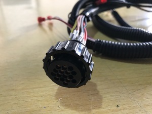 UL3196 6AWG ขั้วต่อพีวีซีหุ้มฉนวนสีดำแบบจีบ16Pin ประกอบสายไฟ206037-1แอมป์อุตสาหกรรม - Product Image 2