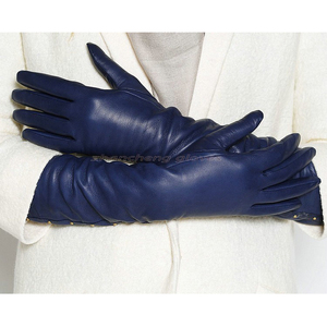 Guantes largos de piel de oveja para mujer, nuevo estilo, pantalla táctil con clavos - Product Image 1
