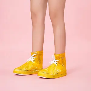 الجملة العرف تصميم بنات pvc أغطية الحذاء النساء الجرموق مع المزينة المحمولة المضادة للانزلاق المشي ركوب حذاء ذو رقبة (بوت) للمطر غطاء