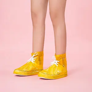 Grosir Kustom Desgin Gadis Pvc Penutup Sepatu Wanita Overshoes dengan Laced Up Portable Anti Slip Naik Hujan Boot Cover