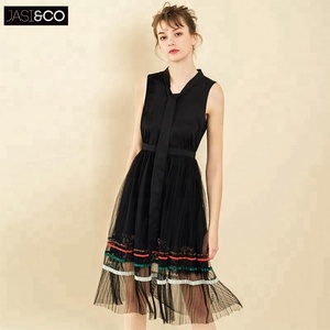 Verano de 2019 nuevo diseño de moda tejido de malla con cuello en V plisado sin mangas negro vestido para damas - Product Image 2