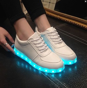 Nuevo Estilo <span class=keywords><strong>de</strong></span> piezas <span class=keywords><strong>de</strong></span> los zapatos Coloridos zapatos <span class=keywords><strong>de</strong></span> <span class=keywords><strong>tira</strong></span> llevada, zapatos <span class=keywords><strong>de</strong></span> baile <span class=keywords><strong>led</strong></span>, <span class=keywords><strong>pilas</strong></span> llevó la luz muestra gratis - Product Image 3