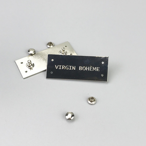 Placa de Metal Personalizada con Nombre, Logotipo de Coche, Pines de Esmalte - Product Image 4