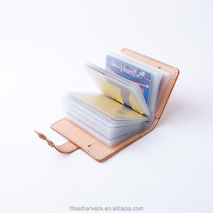 Étui noir en cuir de vache pour hommes, poche à cartes avec emplacements transparents en cire glacée - Product Image 3