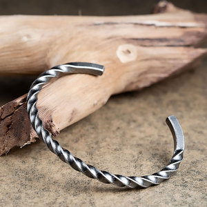 Brazalete clásico de acero inoxidable para hombre - Product Image 6