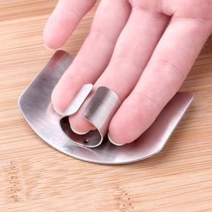 Outil de <span class=keywords><strong>cuisine</strong></span> intelligent de nouvelle conception - Protection de doigt en acier inoxydable pour couper les fruits et les légumes - Product Image 6