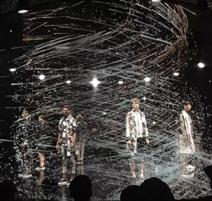 Drop Shipping Portable 3D <span class=keywords><strong>Holographic</strong></span> Màn Hình Chiếu Sân Khấu HoloGauze Để Tạo Ra Pepper Ghost Hologram - Product Image 1