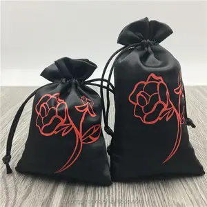 Черная шелковая атласная сумка на шнурке с логотипом на заказ
