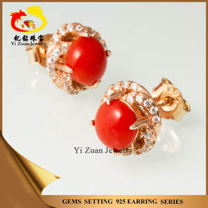 <span class=keywords><strong>Orecchini</strong></span> in Argento Sterling 925 <span class=keywords><strong>con</strong></span> Rivestimento in Oro Rosa e Pietre Naturali di Corallo Rosso <span class=keywords><strong>con</strong></span> Gemme di Topazio Bianco Naturale - Product Image 2