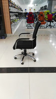 Chaise de bureau ergonomique moderne en maille avec fonction pivotante et roulettes, importée de Chine