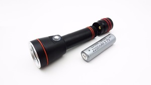 Nặng lạnh dưới nước 18650 có thể sạc lại LED Scuba Torch LED lặn đèn pin dưới nước Tìm Kiếm Ánh Sáng Torch - Product Image 3