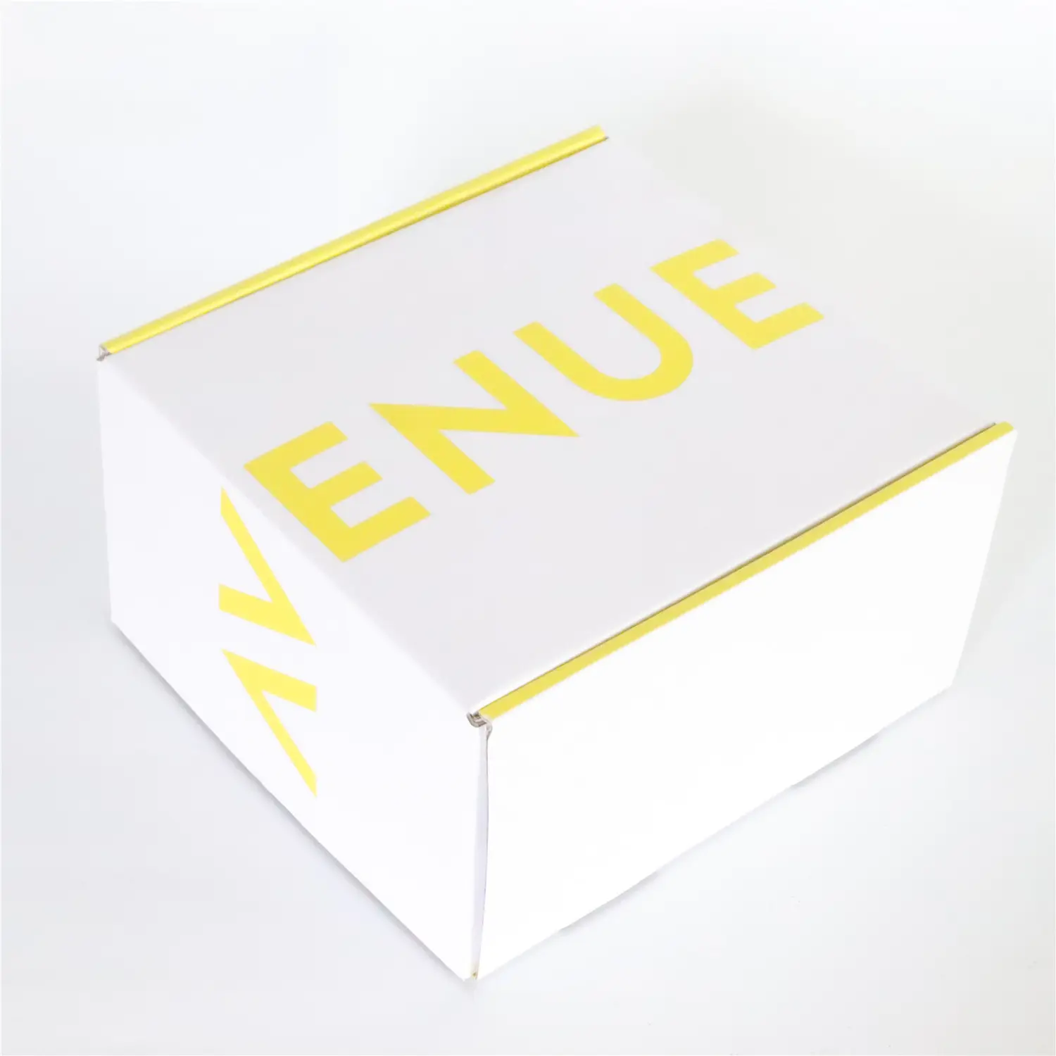إعادة تدوير مخصصة كاب التعبئة والتغليف المموج ورقة قابلة للطي هدية مربع مع الأصفر المطبوعة شعار
