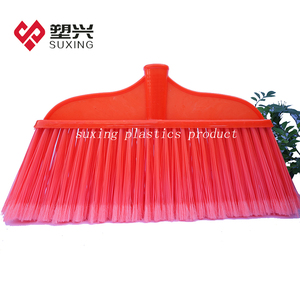 Scopa di grandi dimensioni in plastica per la pulizia domestica - Product Image 2